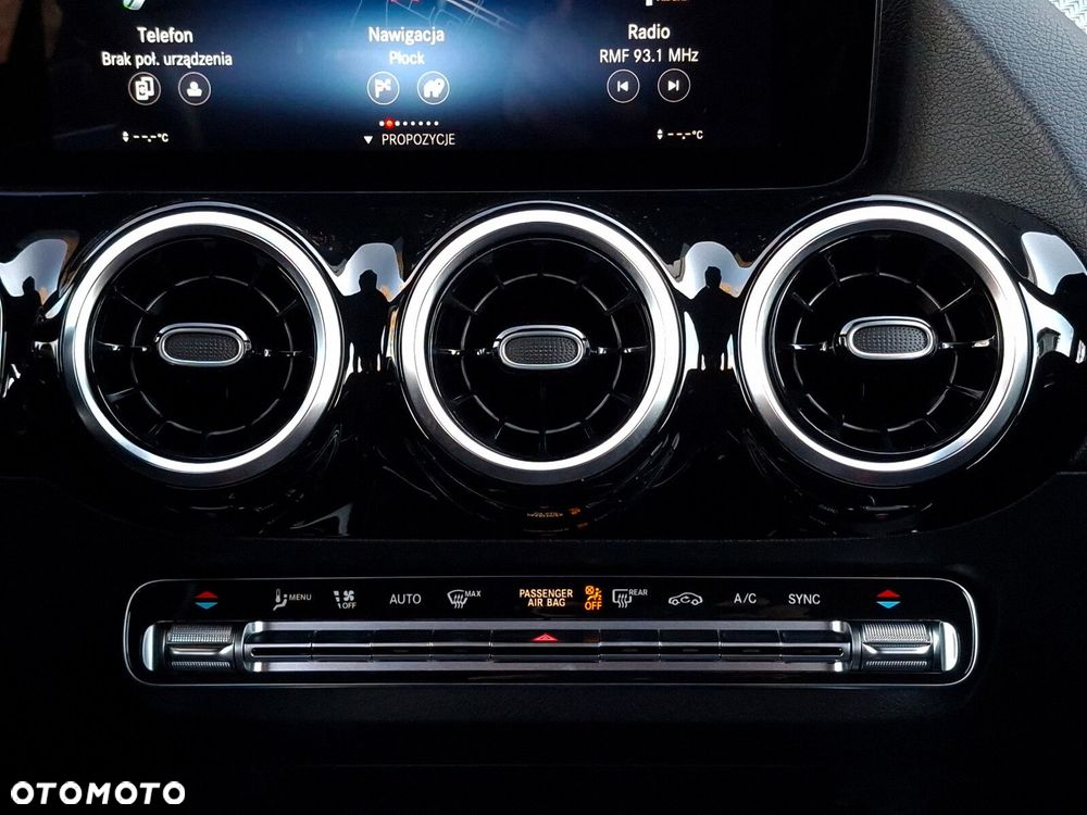 Mercedes-Benz GLA - 25