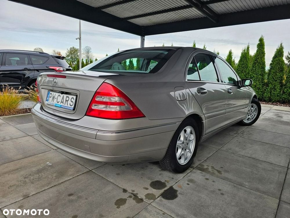 Mercedes-Benz C180 2003 photo 3