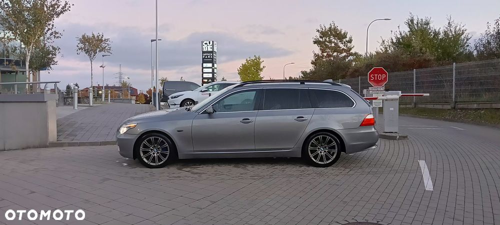 BMW Seria 5 525d Touring - 1