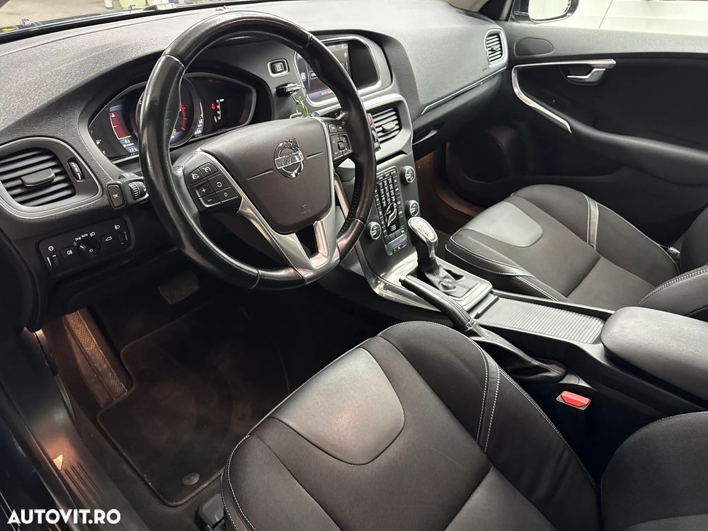 Volvo V40 D3 Geartronic Momentum - 24