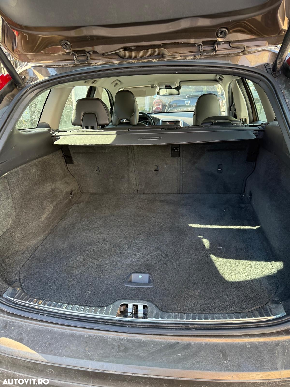 Volvo XC 60 D5 AWD Momentum - 16