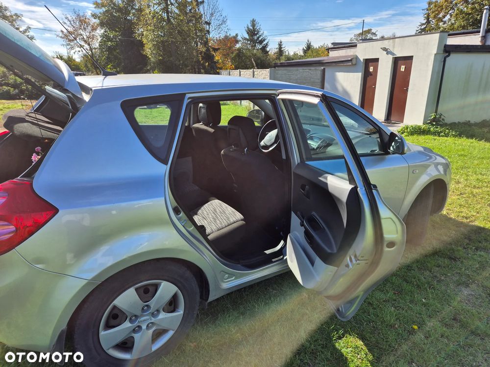 Kia Ceed - 13