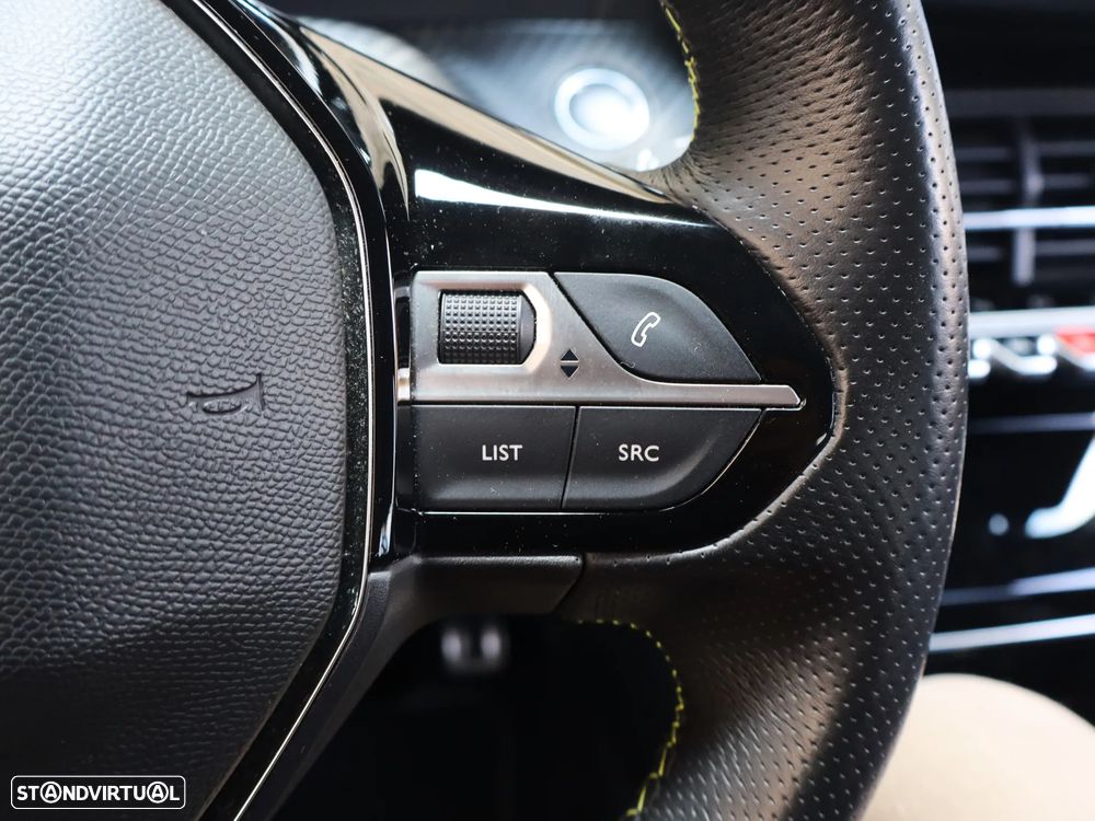 Peugeot e-208 GT - 12