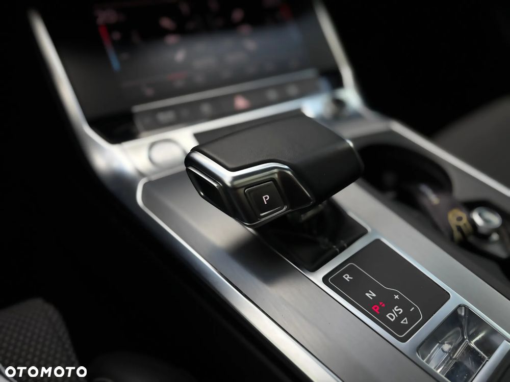 Audi A6 Avant 40 TDI quattro S tronic S line - 36