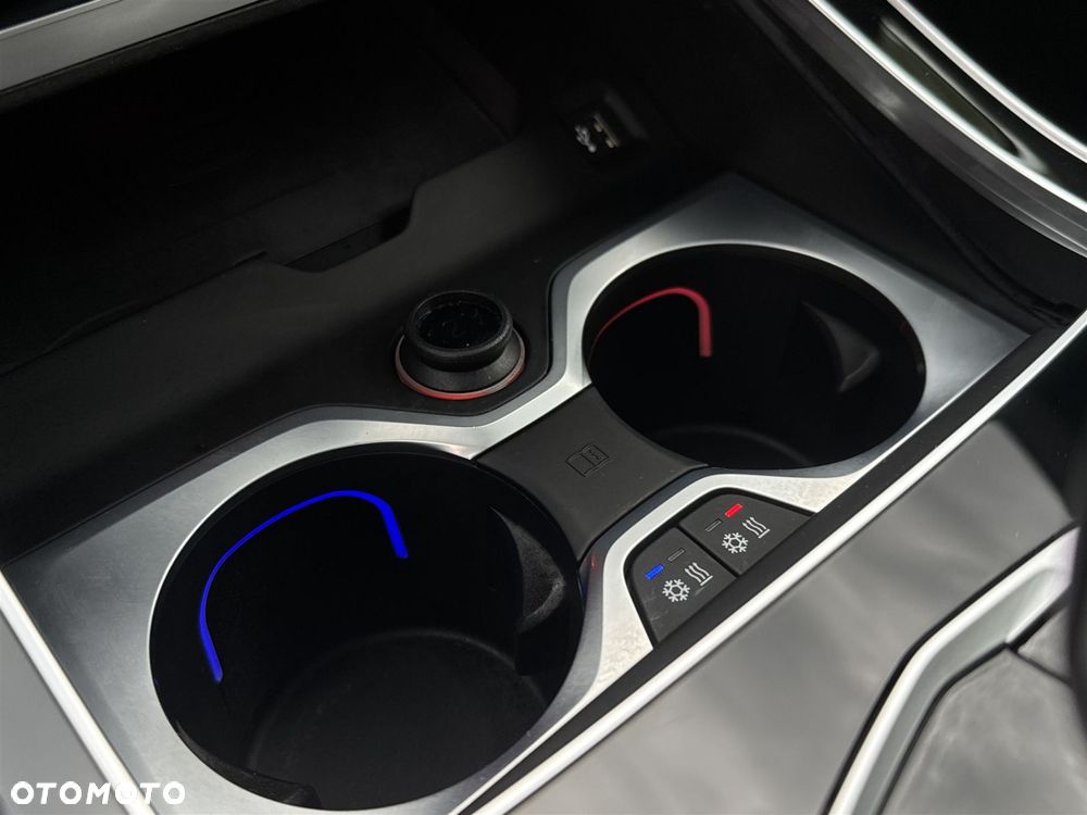 BMW X5 M50i - 16