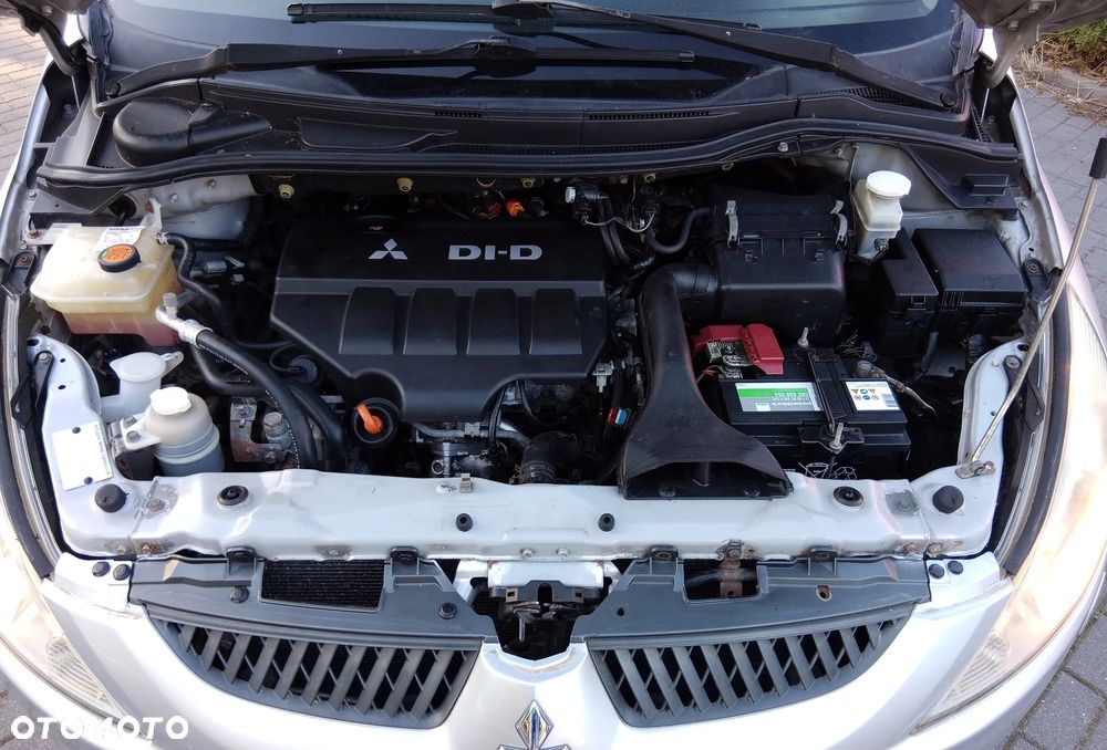 Mitsubishi Grandis - 8