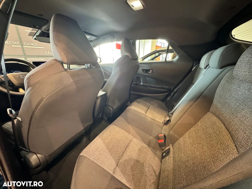 TOYOTA C-HR 2026 — imagine 28