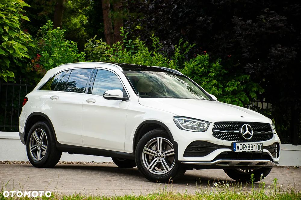 Mercedes-Benz GLC 300 4Matic 9G-TRONIC AMG Line - 11