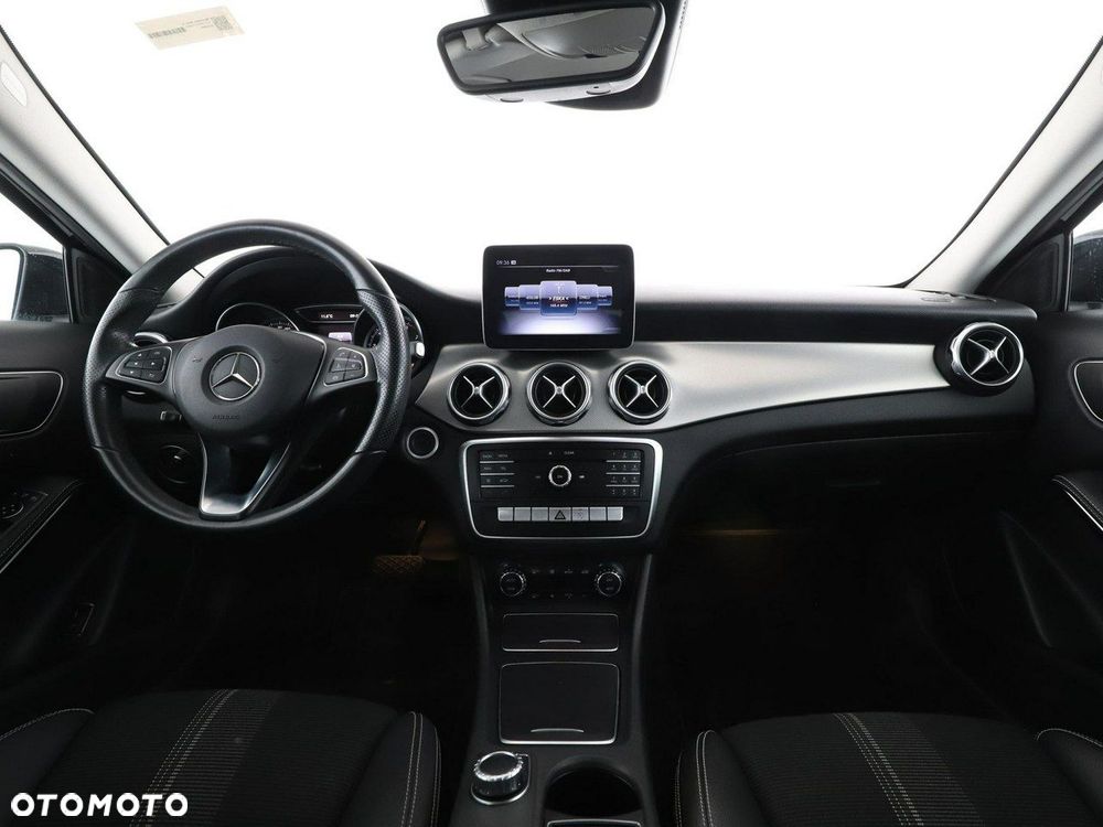 Mercedes-Benz GLA 200 7G-DCT Style - 16