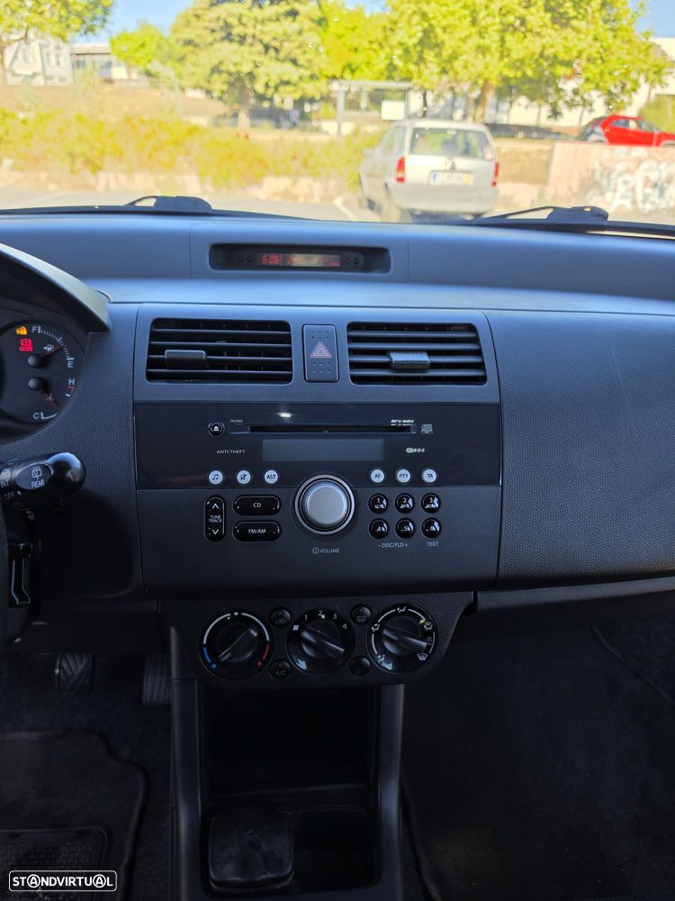 Suzuki Swift 1.3 16V GL - 12