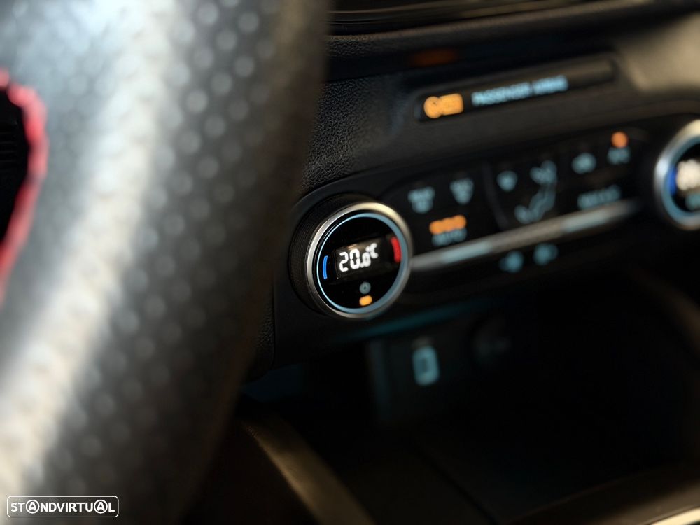 Ford Focus 1.5 TDCi ECOBlue ST-Line - 24