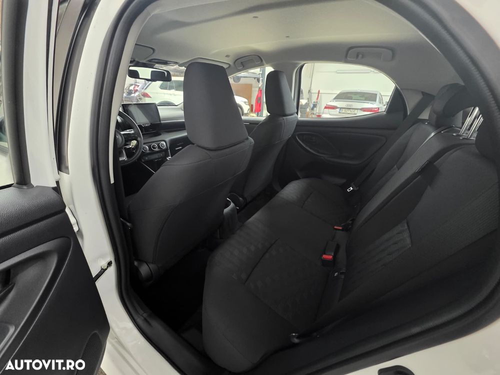 Toyota Yaris 1.5 L Dynamic - 17