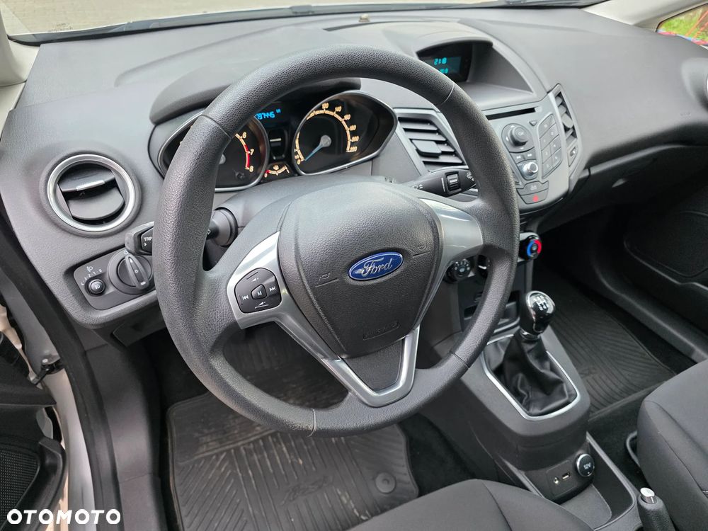 Ford Fiesta 1.0 Champions Edition - 14