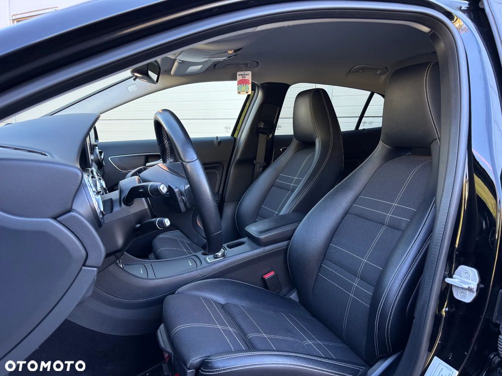 Mercedes-Benz GLA 200 7G-DCT Urban - 17