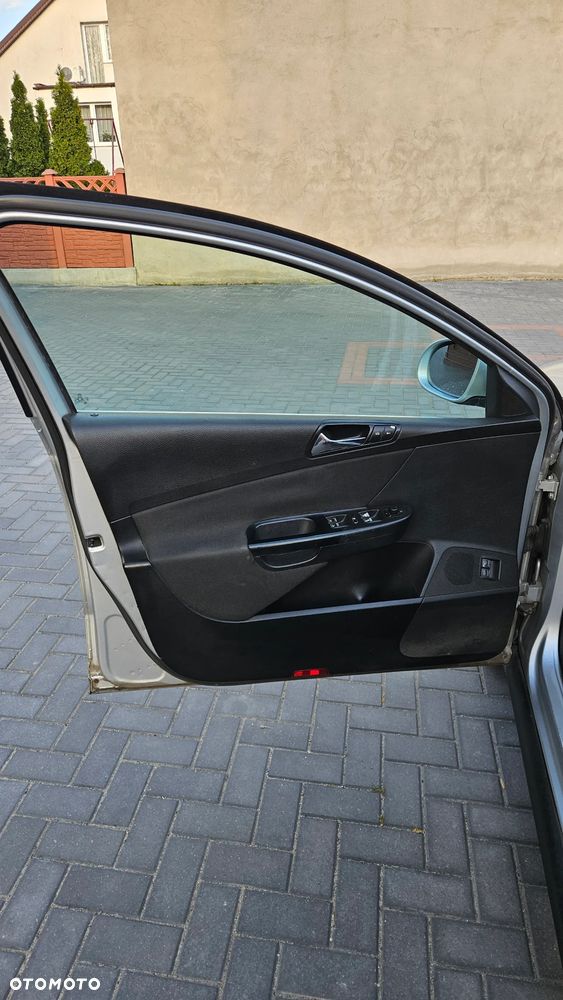Volkswagen Passat 1.9 TDI Comfortline Family - 20