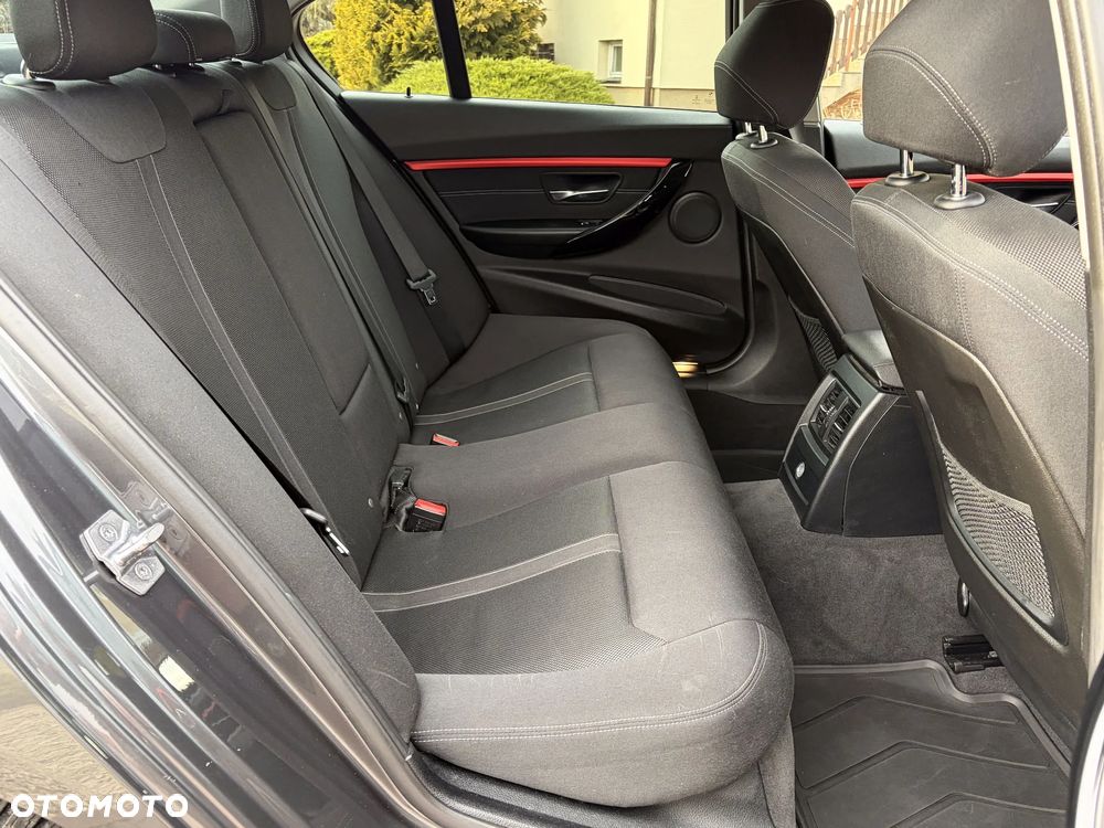 BMW Seria 3 318d Sport Line - 8