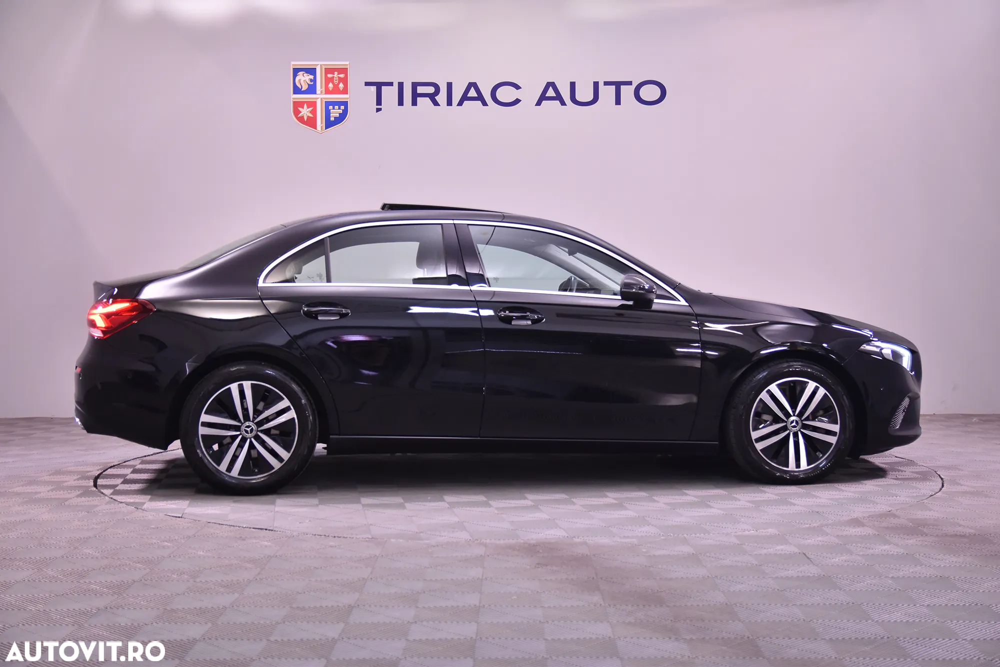 Mercedes-Benz A 220 4MATIC Sedan Aut. - 6