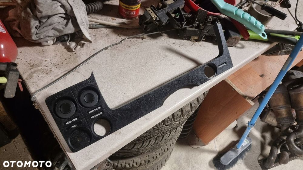 BMW 3 E21 OSŁONA PLASTIK ZAŚLEPKA POD LICZNIK PRZED LIFTEM - 1