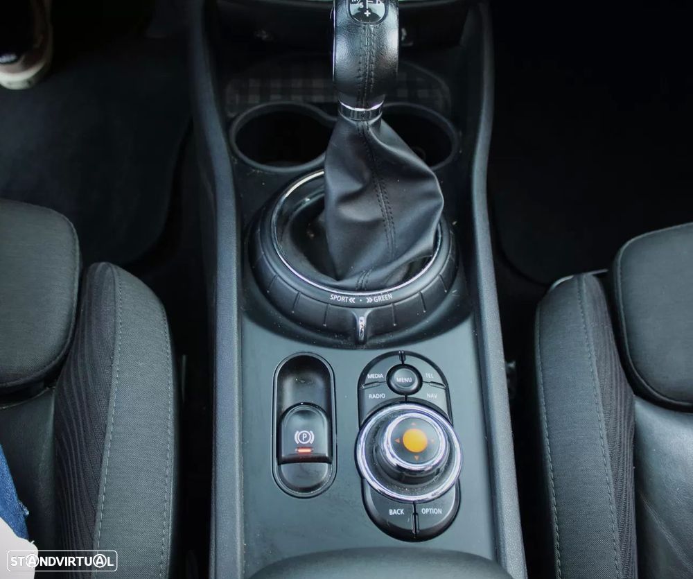 MINI Clubman Cooper Aut. Essential - 13