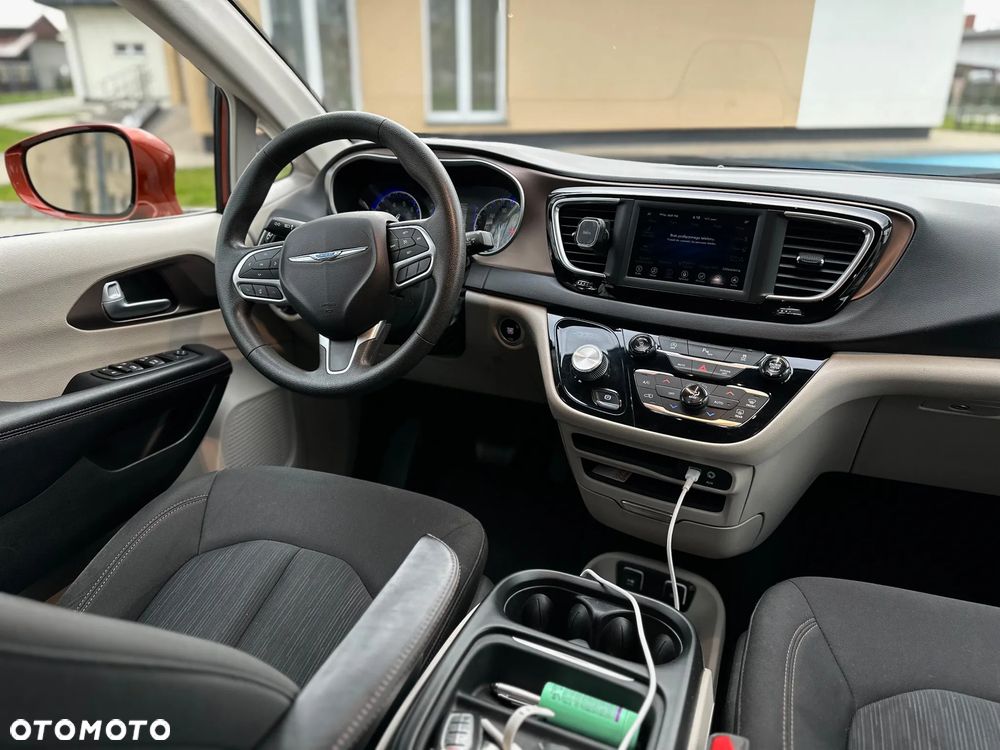 Chrysler Pacifica - 11