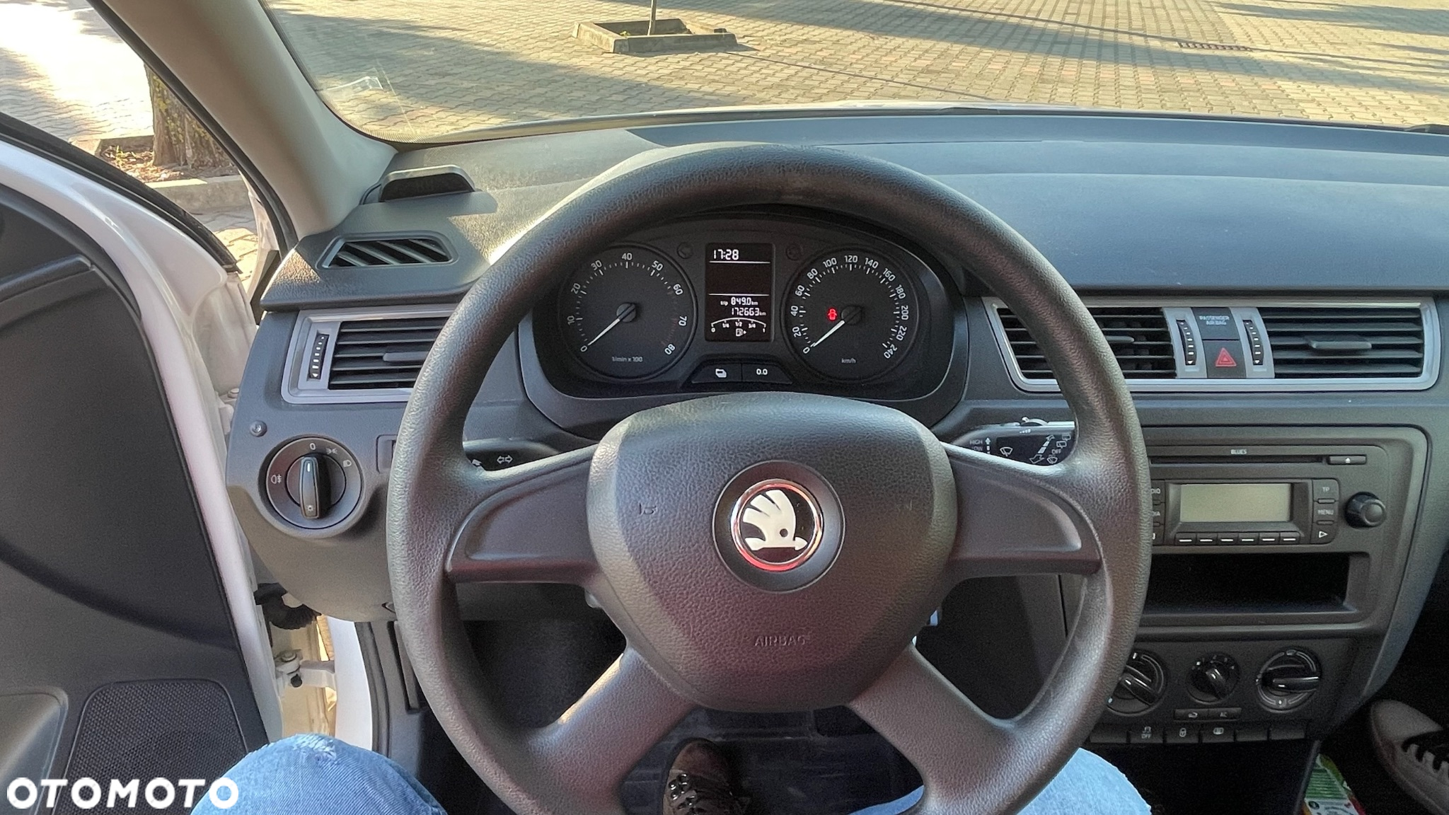 Skoda RAPID 1.2 Ambition - 11