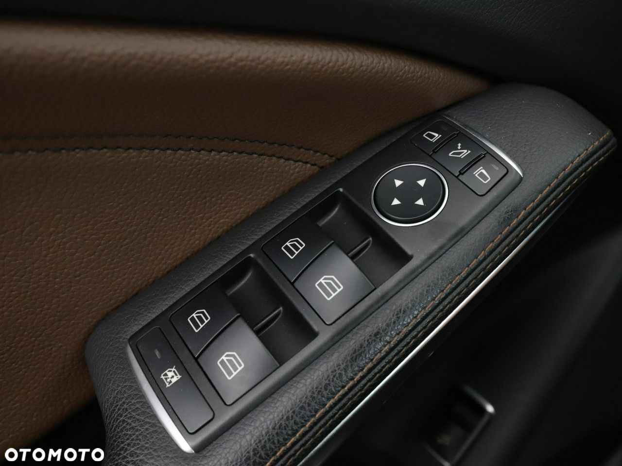Mercedes-Benz GLA 250 4Matic 7G-DCT - 34