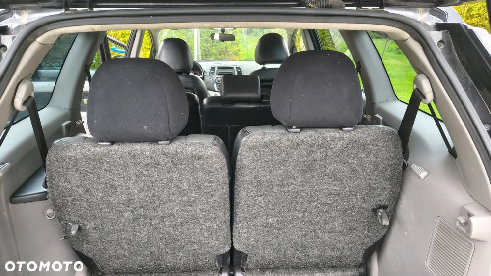 Mitsubishi Grandis - 10