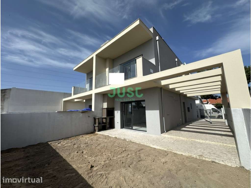 Moradia T3 com 2 suítes em Fernão Ferro. - Grande imagem: 3/25