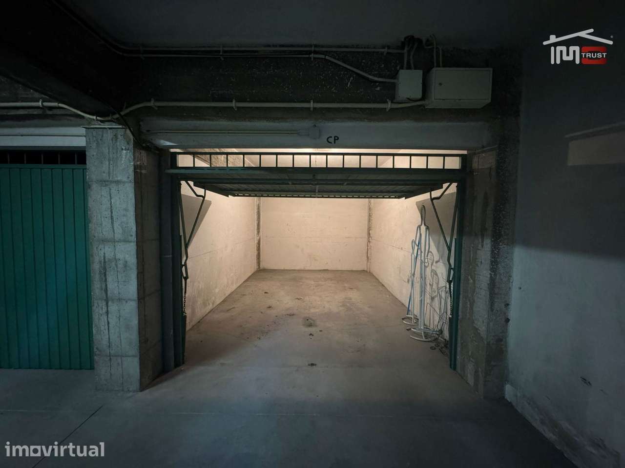 Garagem fechada no centro de Fátima