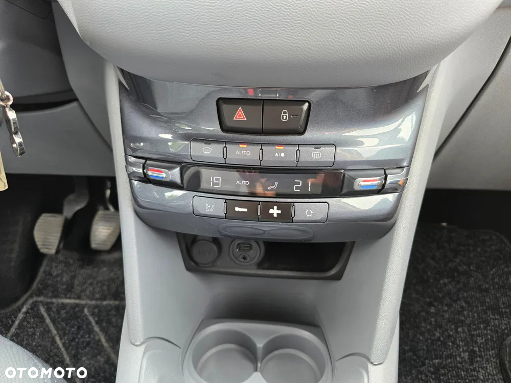 Peugeot 208 120 VTI Allure - 30