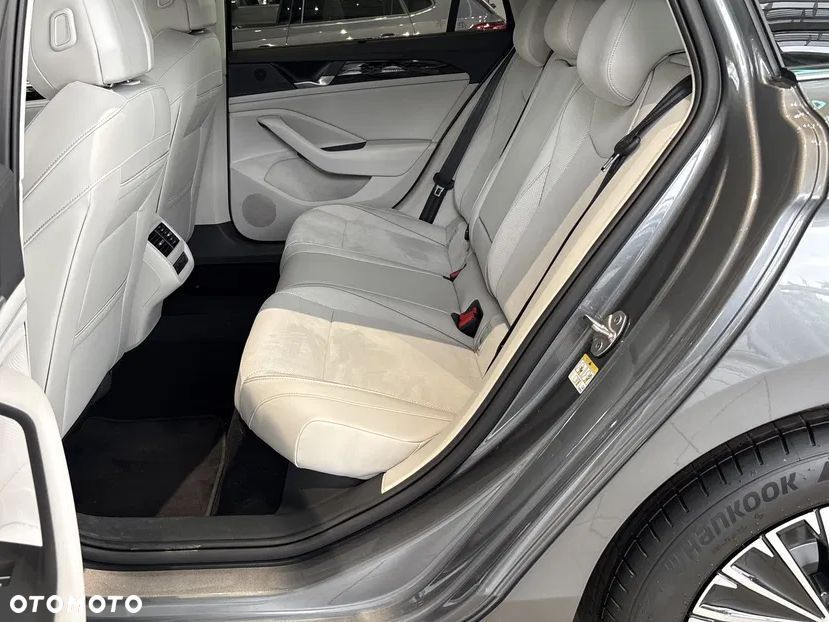 Volkswagen Passat - 10