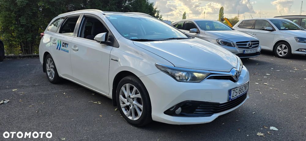 Toyota Auris Hybrid 135 Dynamic - 2