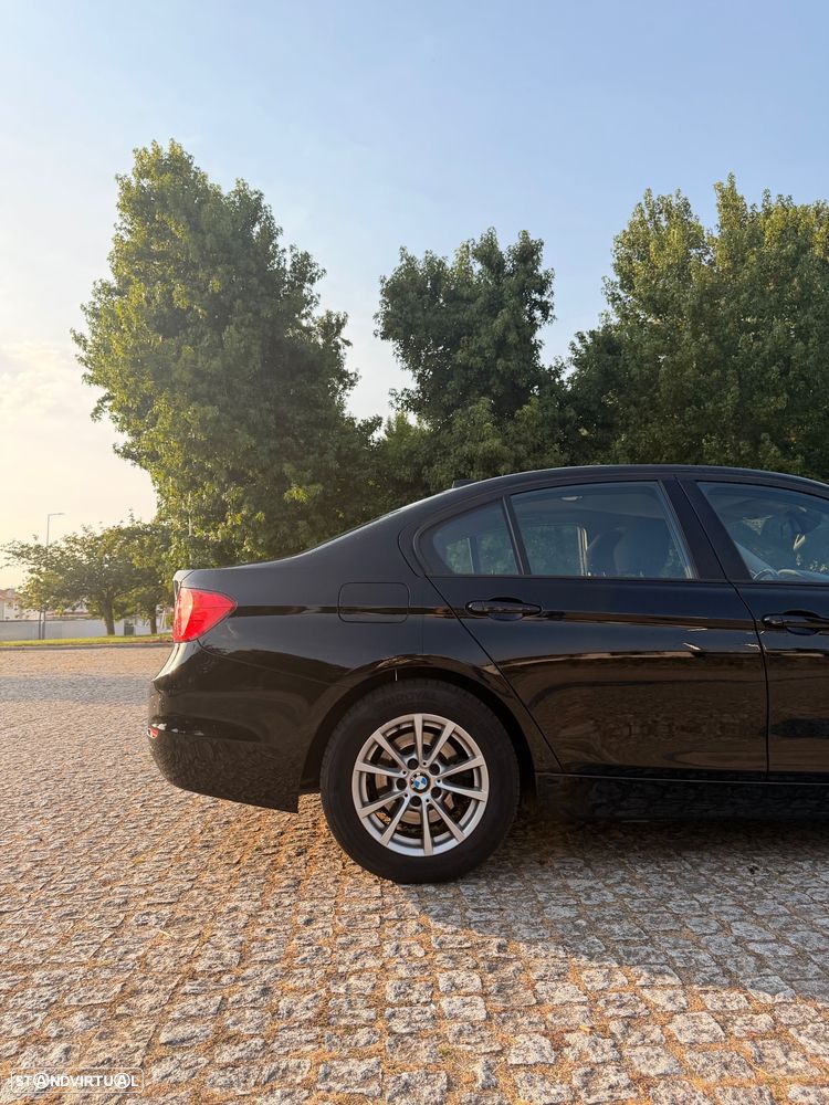 BMW 318 d Auto - 14