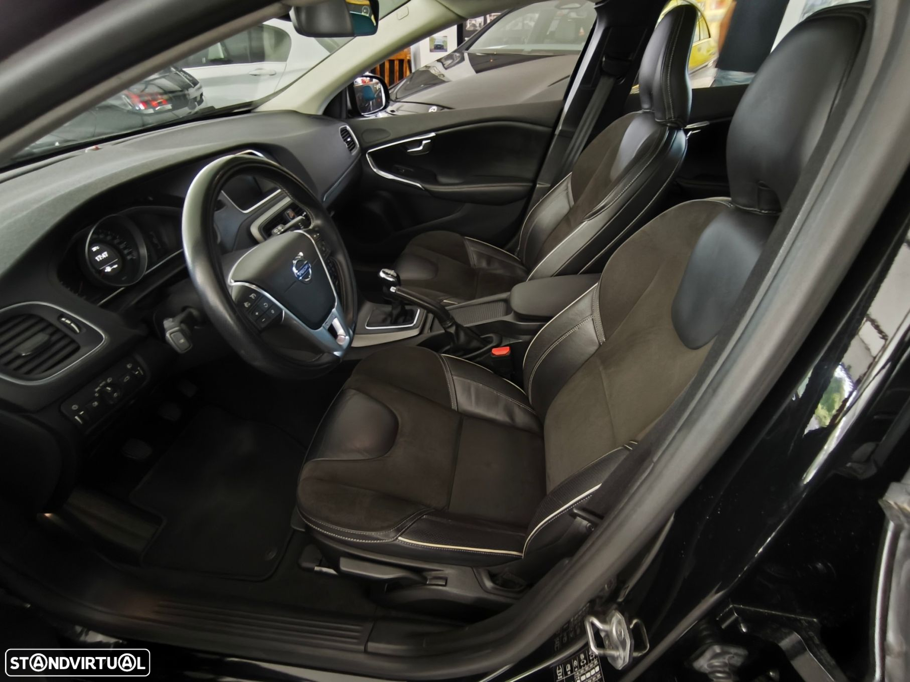 Volvo V40 2.0 D2 R-Design - 9