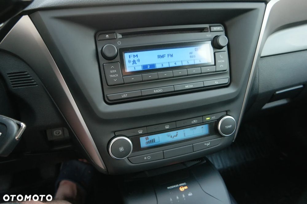 Toyota Avensis 1.8 Active - 29