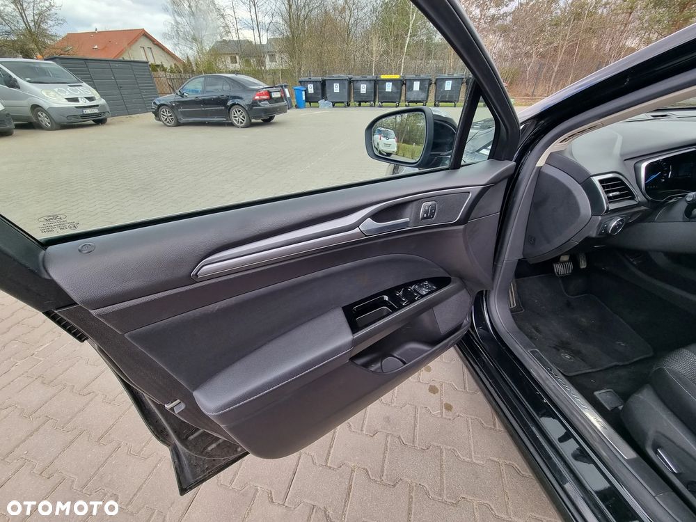 Ford Mondeo SW 2.0 Hybrid Titanium - 34