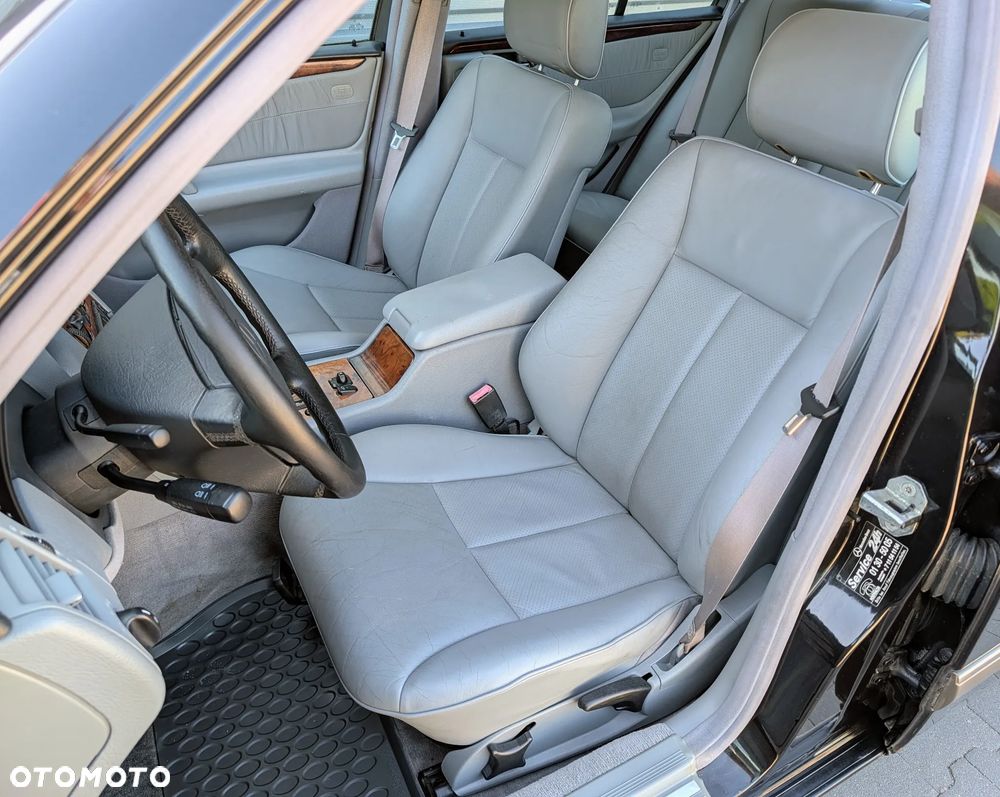 Mercedes-Benz Klasa E 320 4-Matic Elegance - 14