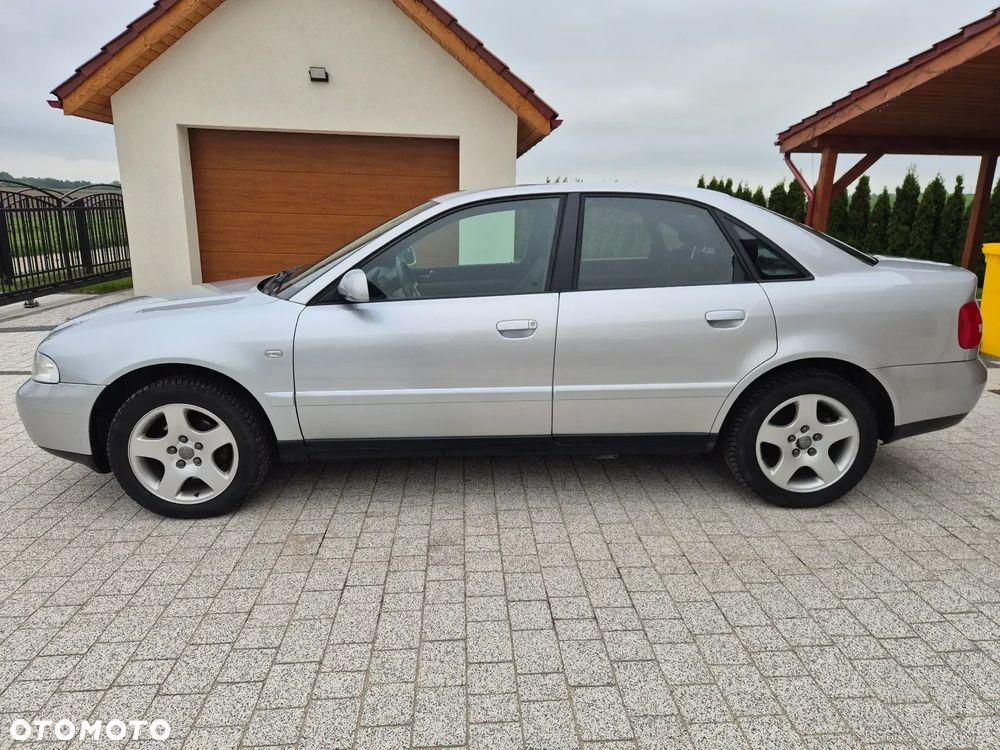 Audi A4 Limousine - 1