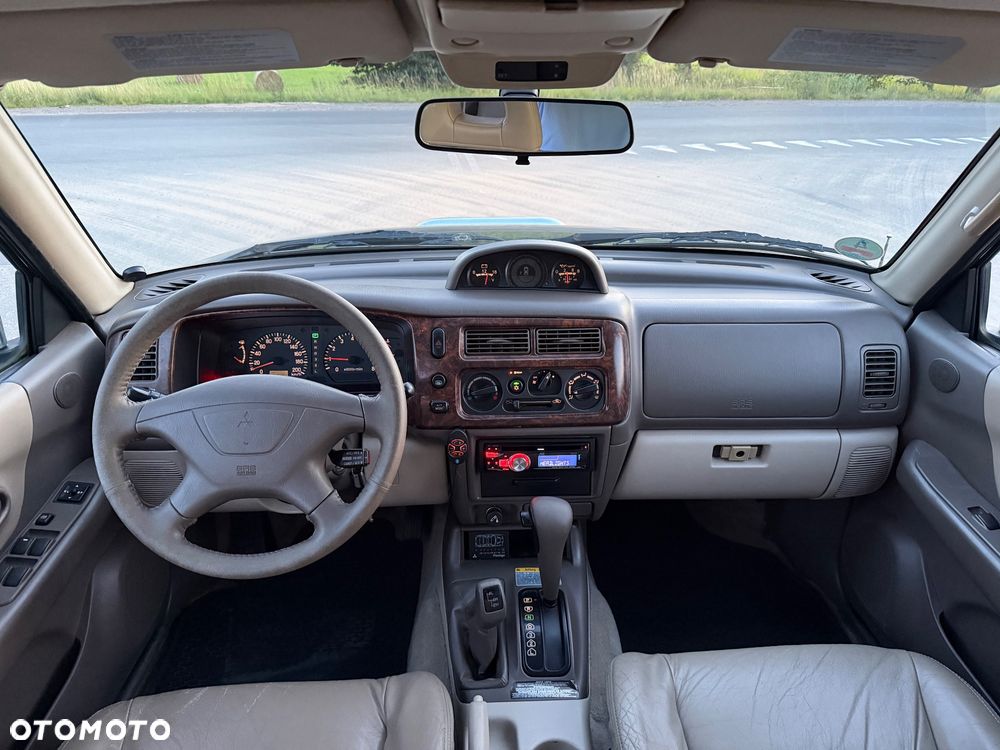 Mitsubishi Pajero Sport - 9