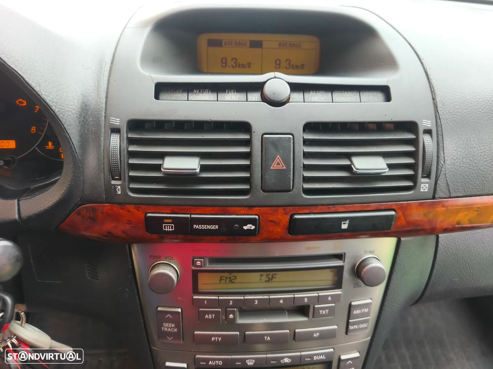 Toyota Avensis S/D 1.6 Executive - 8