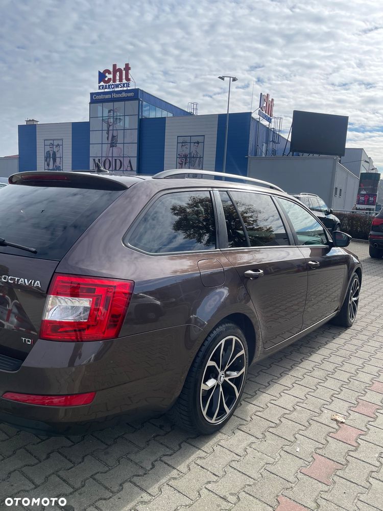 Skoda Octavia ver-2-0-tdi-elegance-dsg - 4