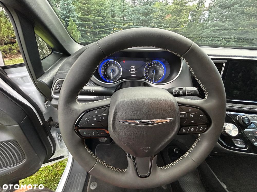 Chrysler Pacifica - 20