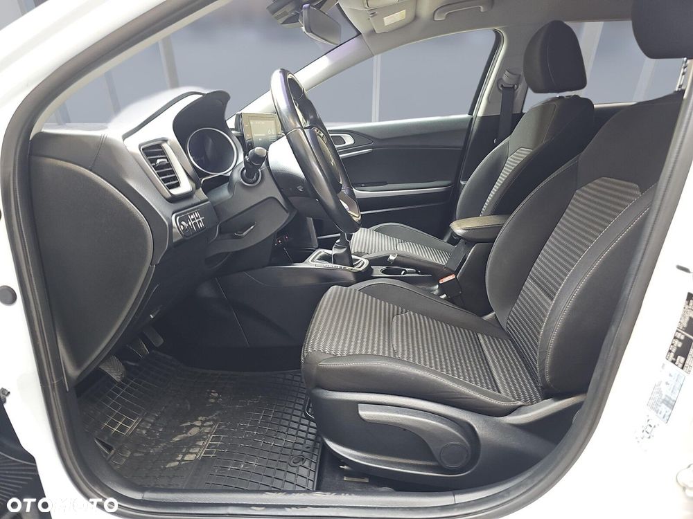 Kia Ceed 1.5 T-GDI M - 9