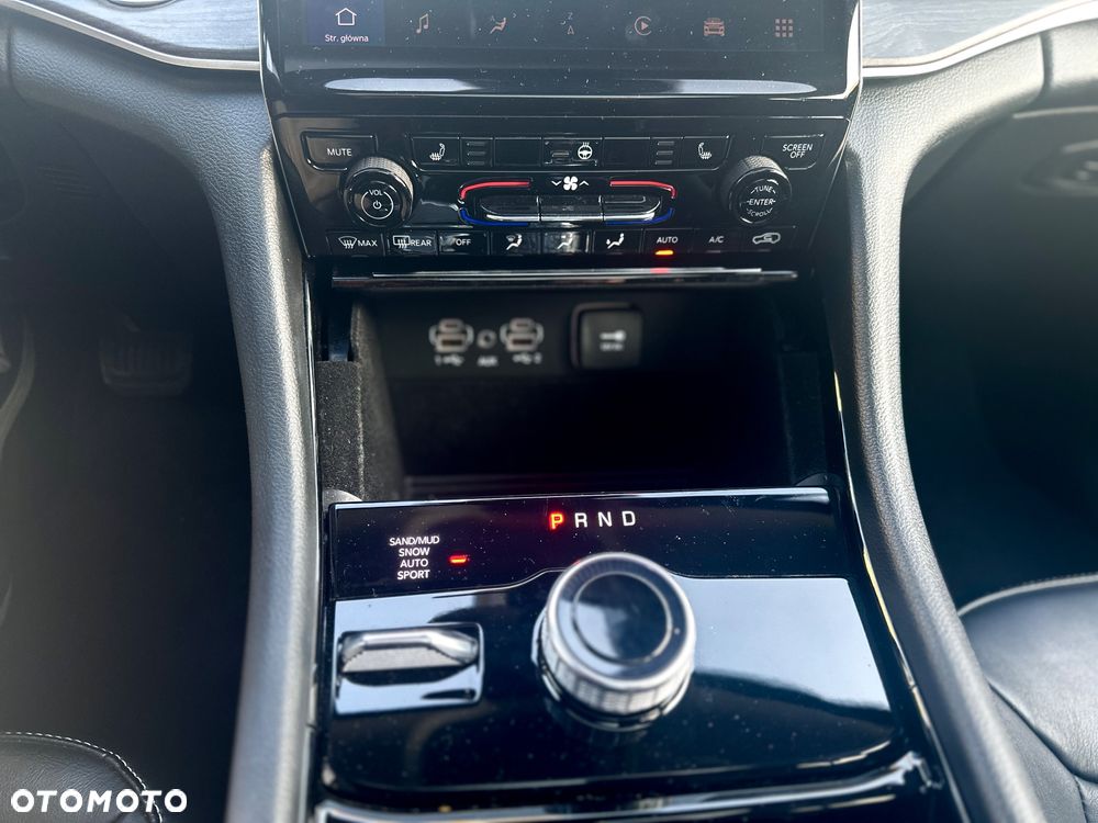 Jeep Grand Cherokee - 30