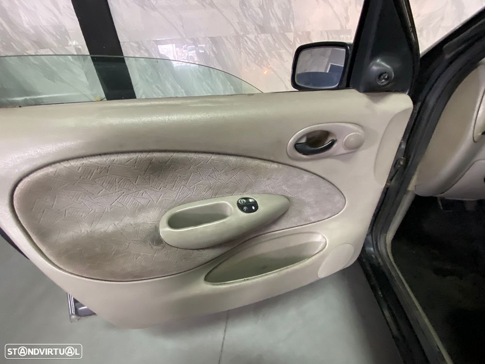 Ford Fiesta 1.25 Studio - 17