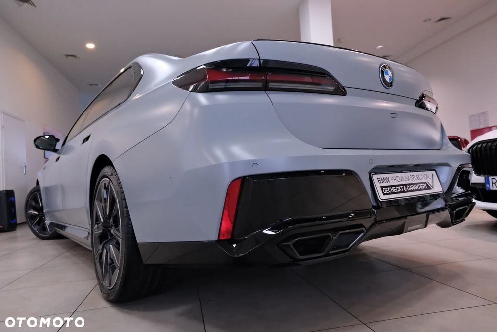 BMW Seria 7 M760e PHEV xDrive Individual Edition sport - 9