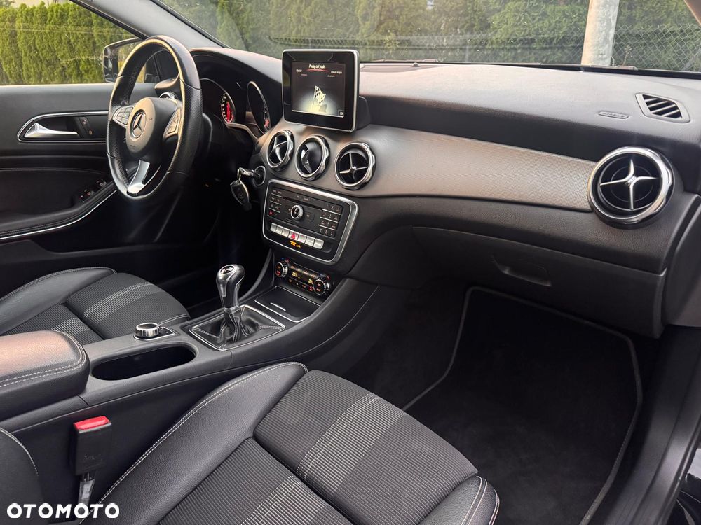 Mercedes-Benz GLA 180 d - 19