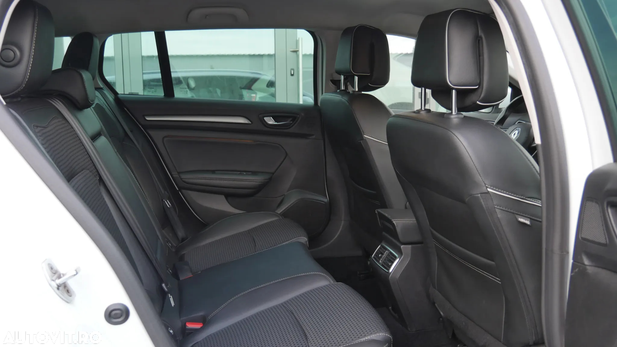 Renault Megane Grandtour TCe 140 GPF BOSE EDITION - 25