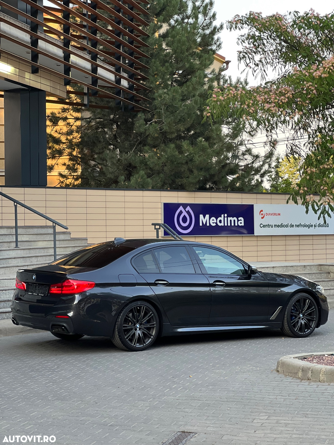 BMW Seria 5 550i xDrive - 2