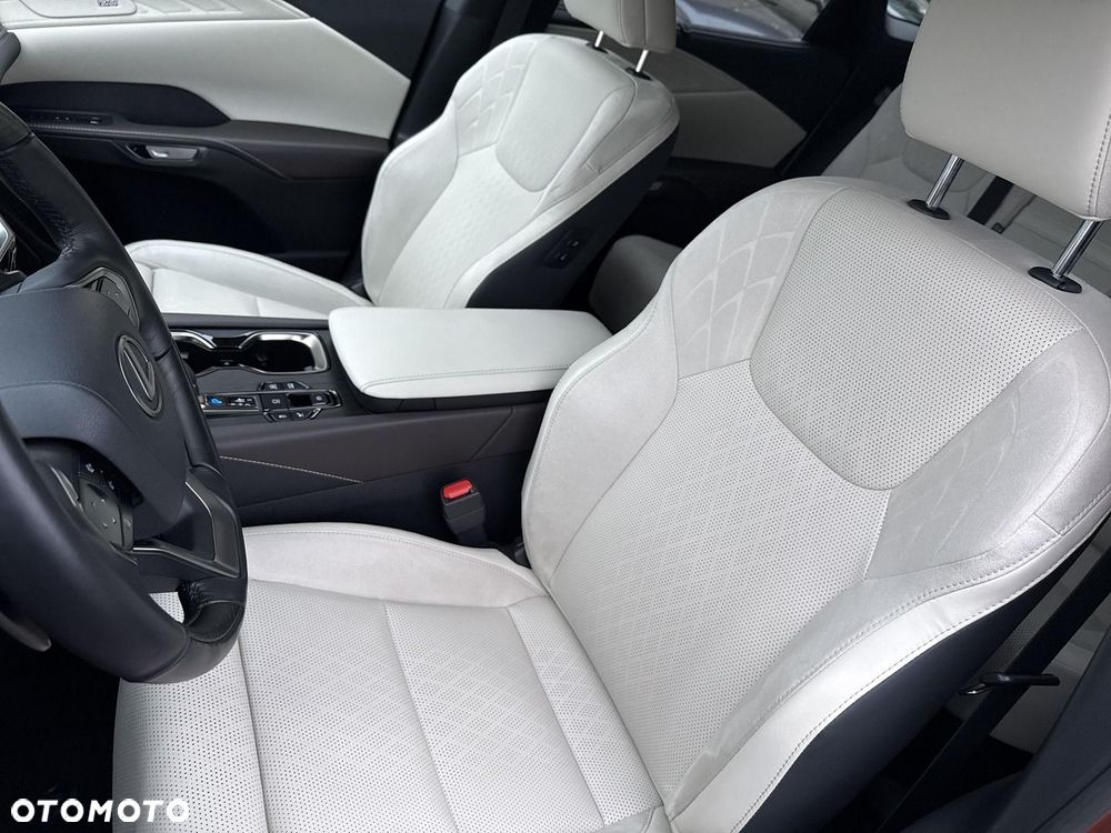 Lexus RX 450h+ Omotenashi - 15